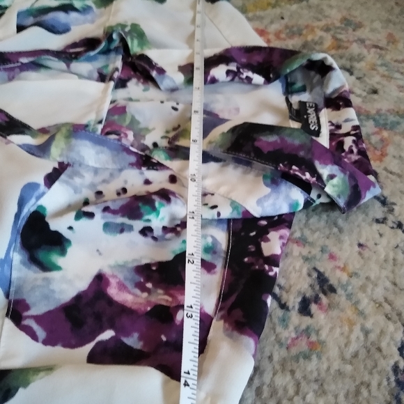 EXPRESS floral button-down blouse - Picture 10 of 14